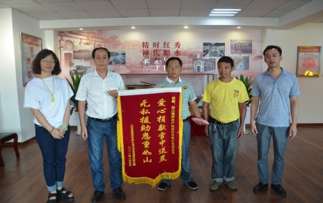 心中的愛用行動(dòng)表達(dá)，希望的燈有你我點(diǎn)亮