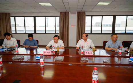 嘉興商品交易產(chǎn)業(yè)園管理辦公室對我公司蔬菜批發(fā)市場 開展“守根脈、保平安、辦實事”網(wǎng)格大走訪座談會