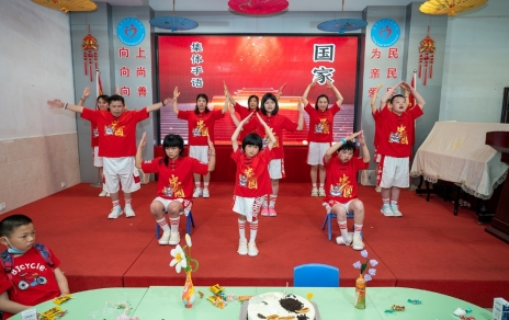 “水點(diǎn)點(diǎn)”---用心暖童心，用情伴成長！